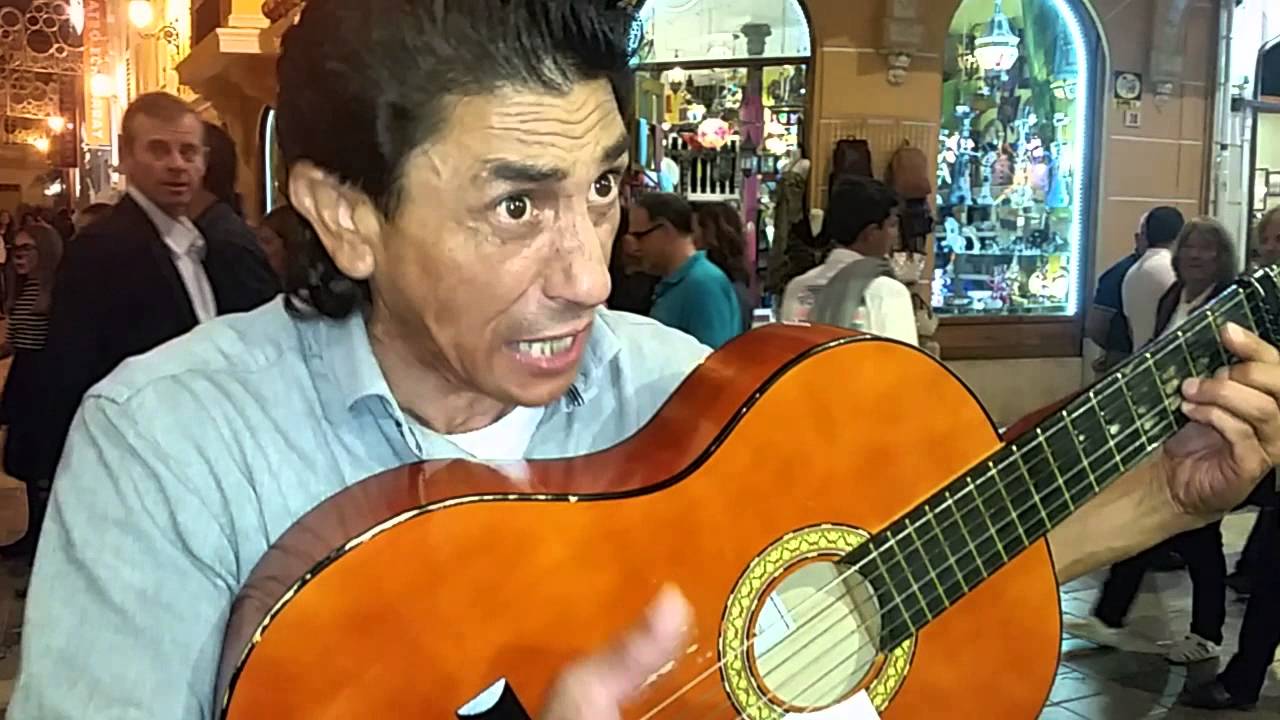 Angel cantando por Farina.  M&aacute;laga. Puro arte.