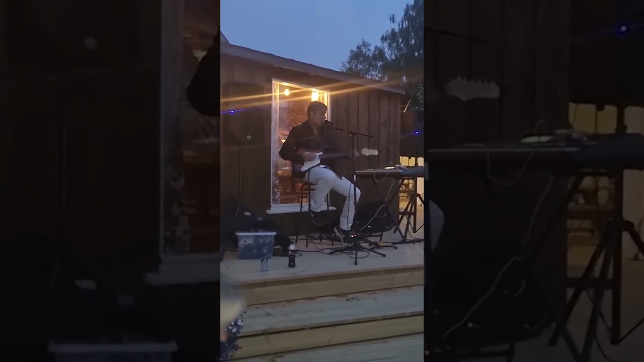 Alan Johansen med 2 Elvis låter