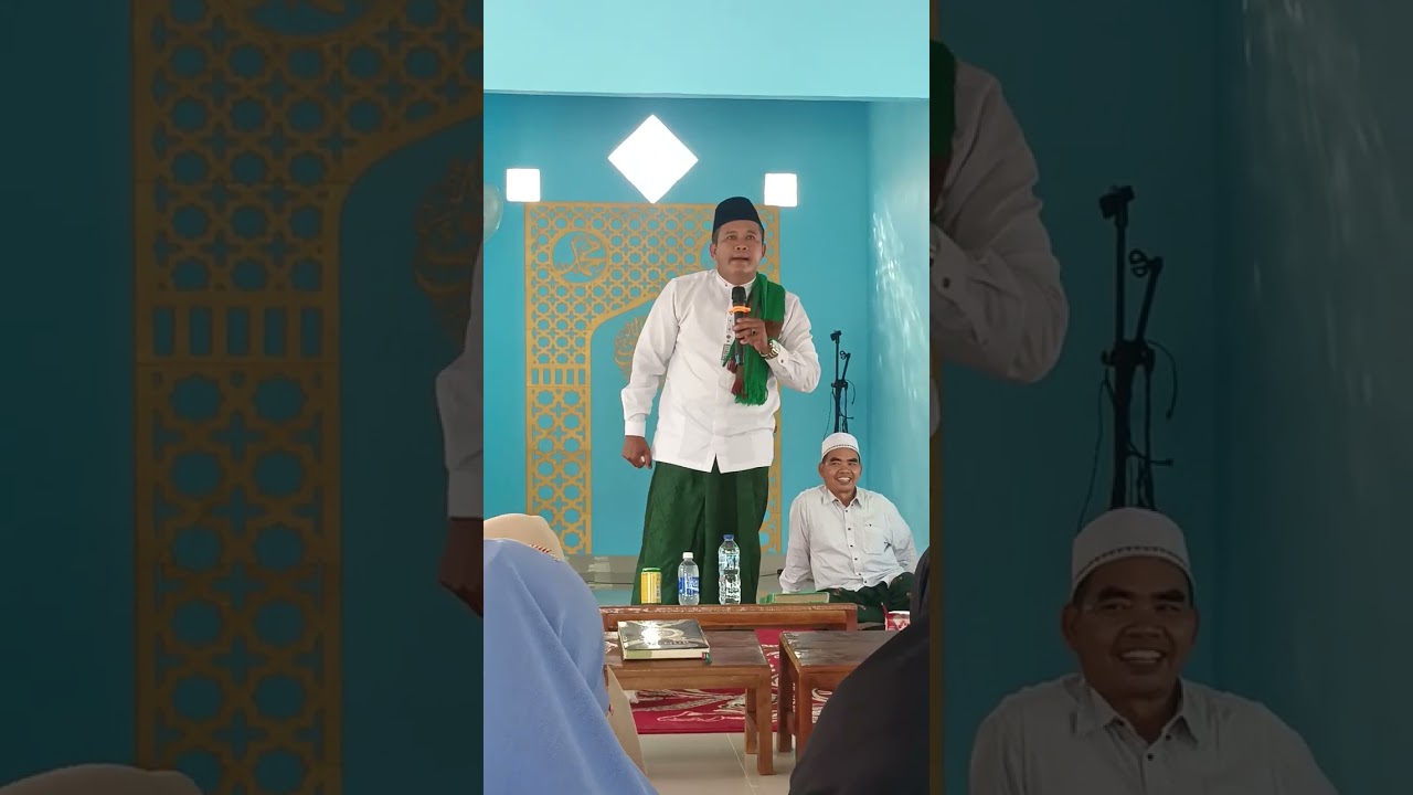 Ustad Edi Suroso di mushola Baitul A'la Desa Tapung Jaya