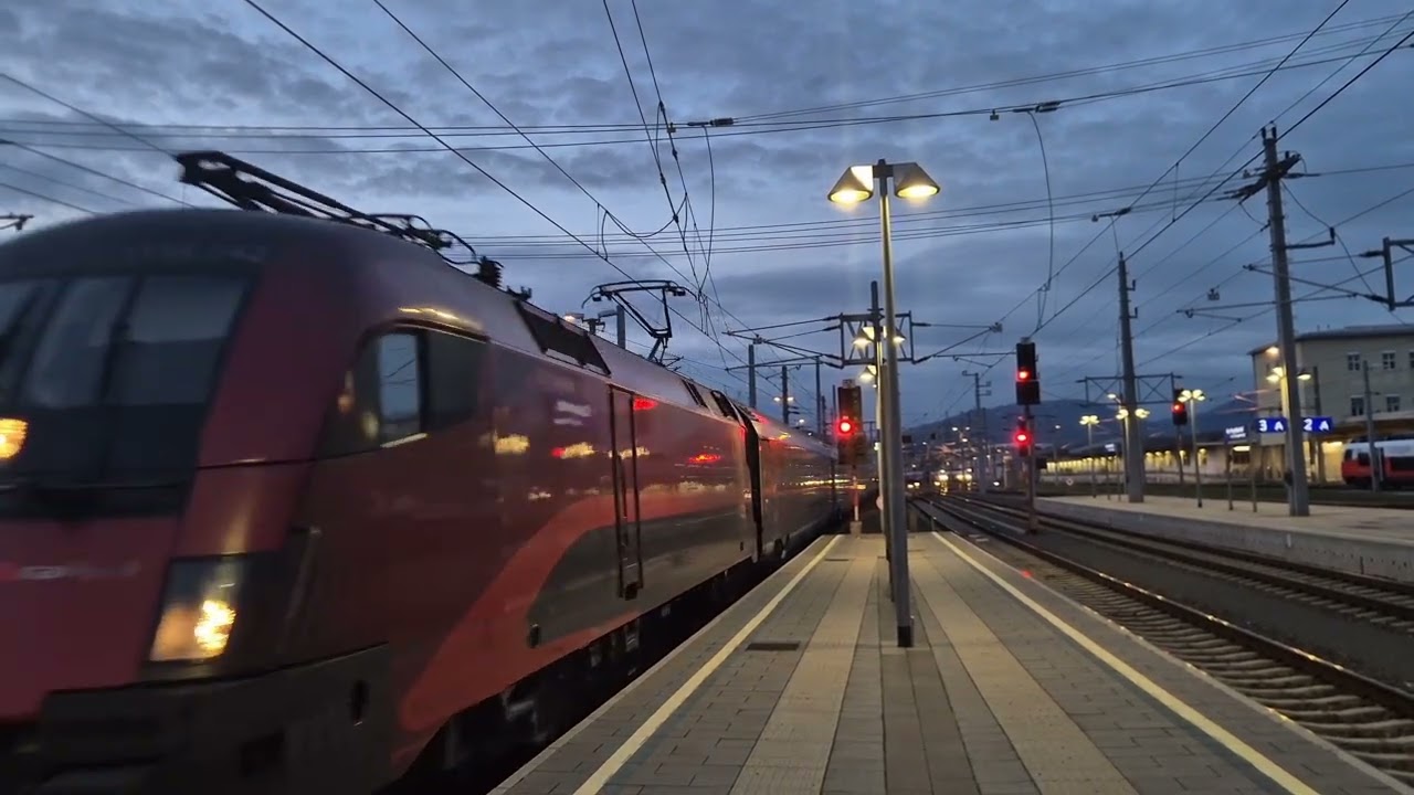 Einfahrt des railjet 163 