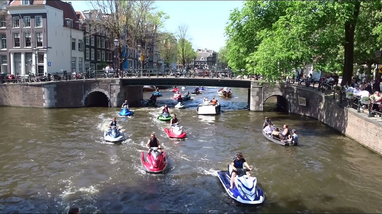 Waterscooters op de Grachten van Amsterdam: The Dutch River Riders