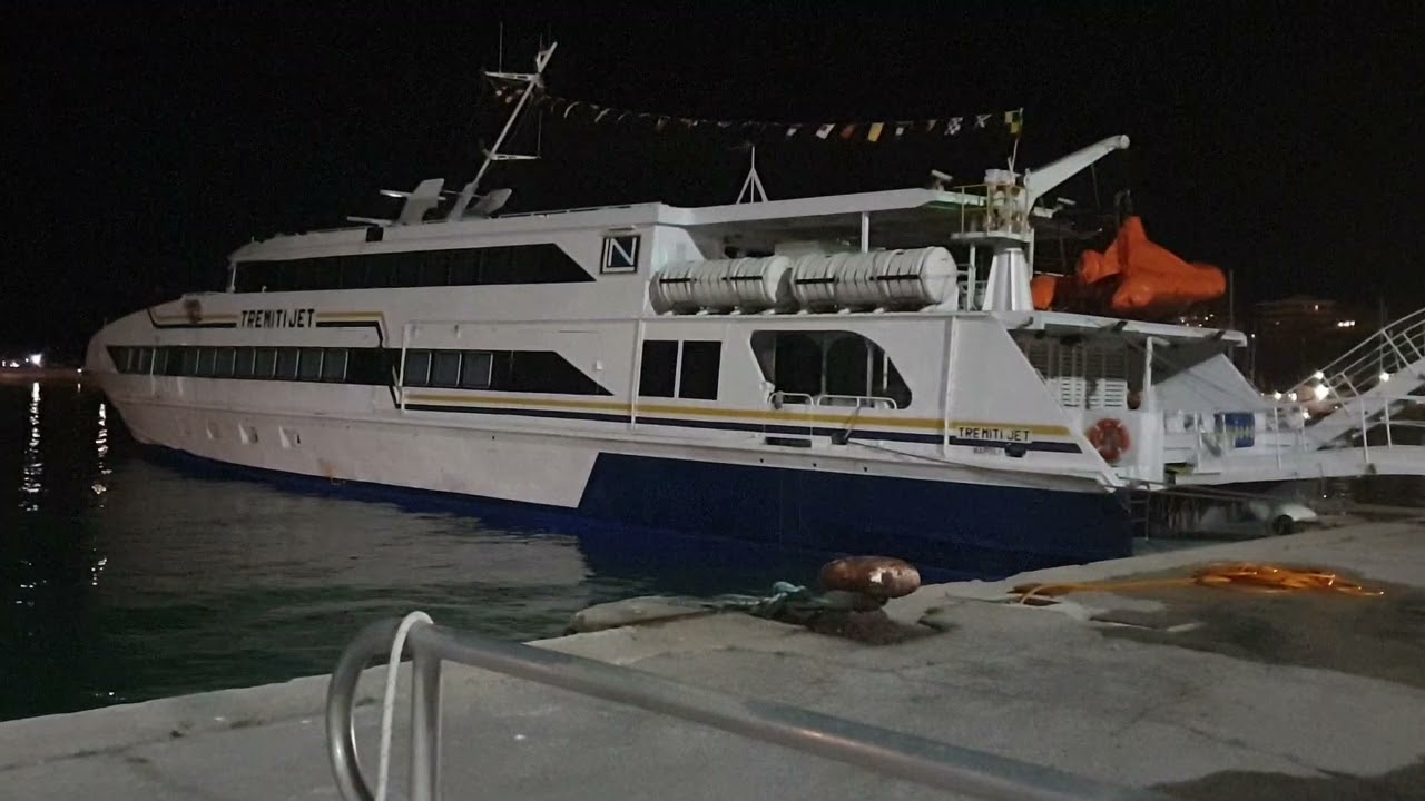 Il nuovo traghetto Jumbo Jet della Libera navigazione del Golfo a Termoli