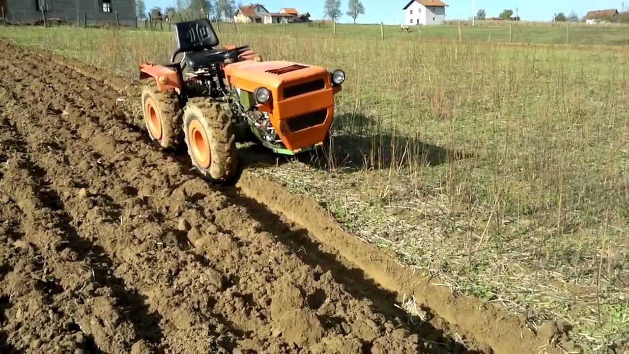 Tomo Vinkovic 731 Oranje, Plowing, the tractor plows alone, ciągnik pługuje sam