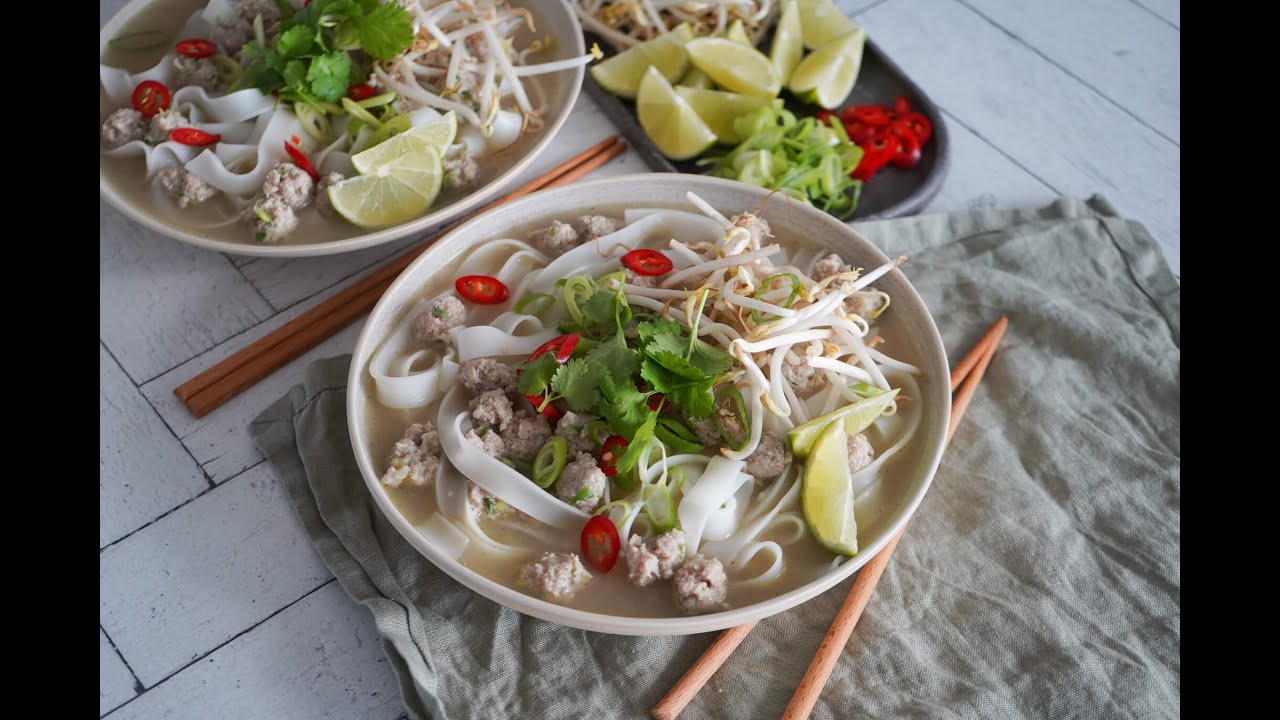 Pho Med Kødboller - Lækker Vietnamesisk Suppe