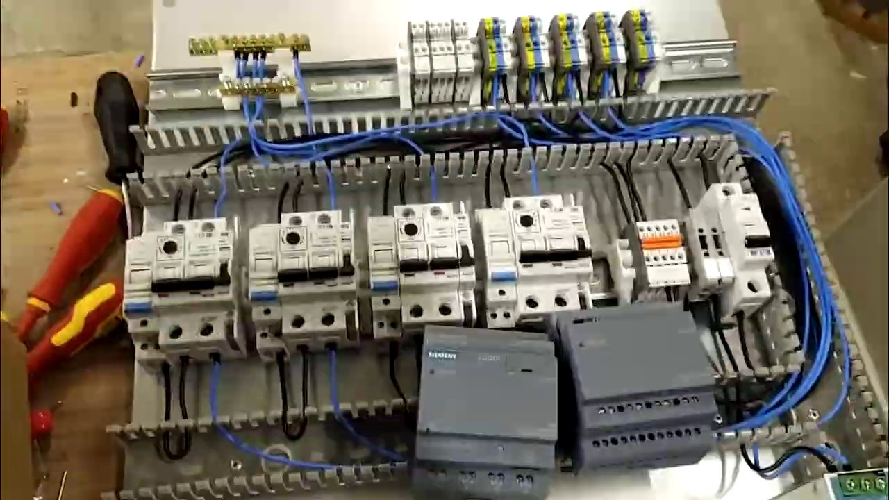 Výroba rozvádzača pre AUTOMATIZÁCIU . Production of switchboards for AUTOMATION