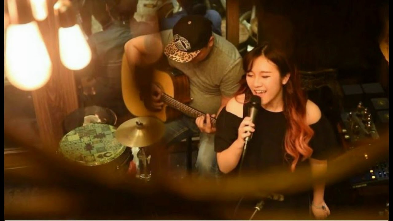 VIETNAM:  moments in time no. 267  -  ON STAGE