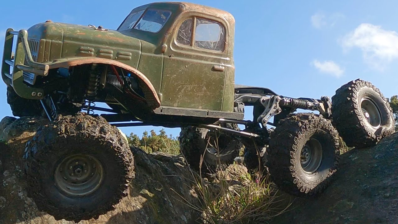 2 MEN, 1 TRUCK! 6x6 RC ROCK CRAWLING BATTLE!