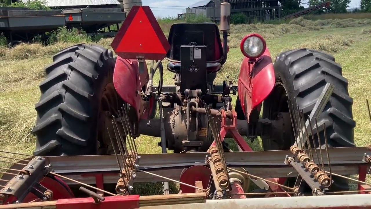 Making windrows with the Aebi belt rake