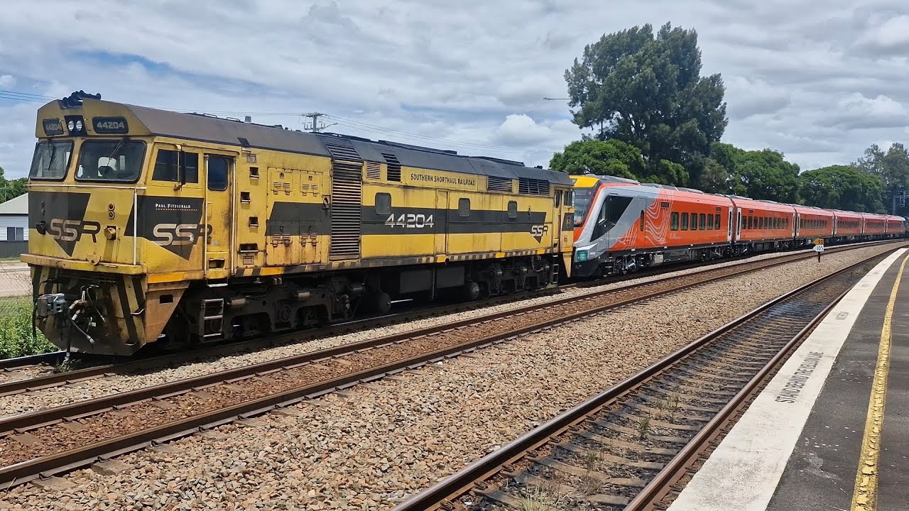 19/01/26 SSR NRF Transfer Train 8571 passing High Street