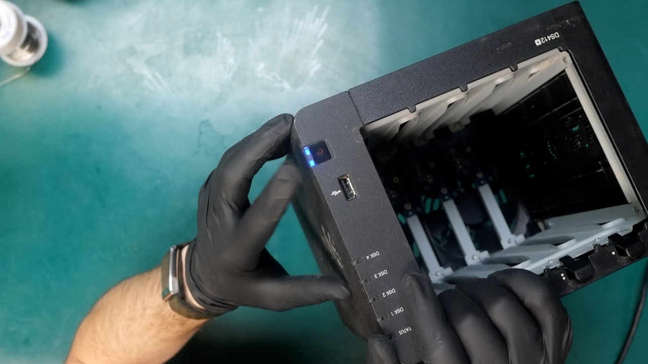 Как исправить проблему с Synology DS412+, если устройство не загружается