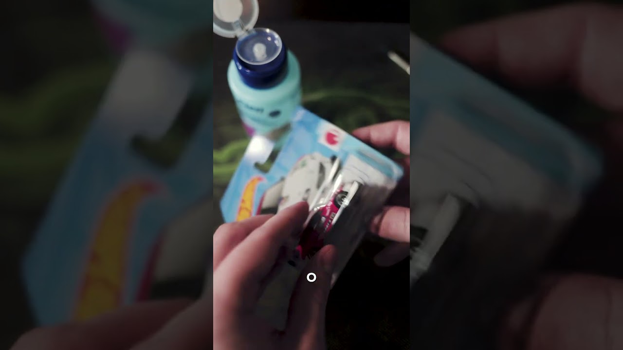 Jak otworzyć Hot Wheels bez niszczenia opakowania i blistra! (Bez rozcinania)