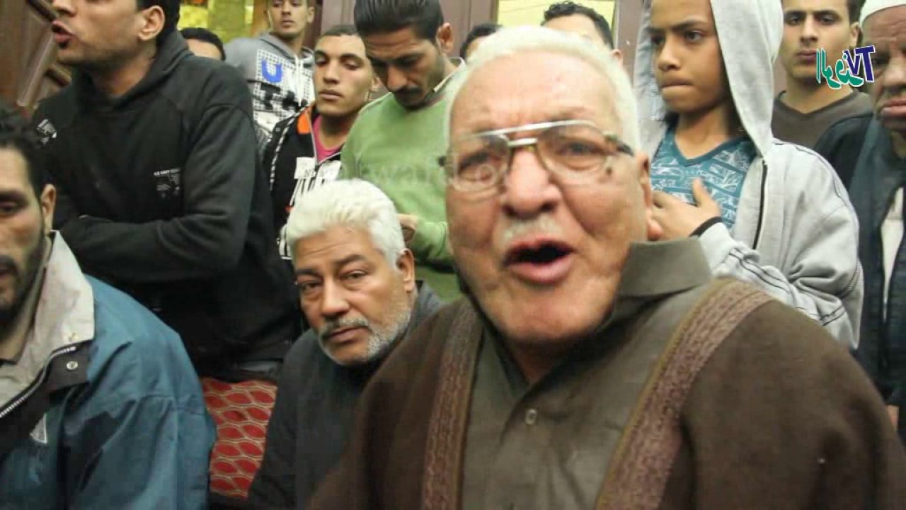 الوفد داخل منزل