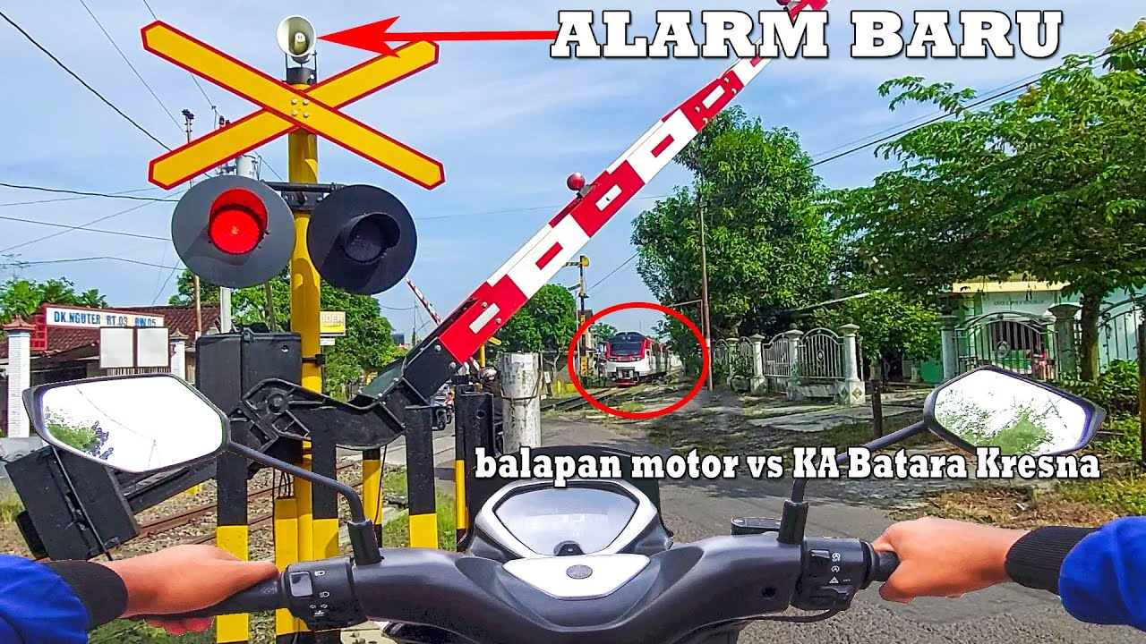 Widih !! Balapan Motor VS Kereta Api Batara Kresna Dari Wonogiri Ke Sukoharjo
