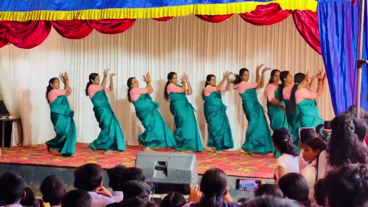 ഇങ്ങനെ വേണം😜 അല്ലെ ടീച്ചേർസ് ആയാൽ 💯😎#dance #teacher #school #celebration #vibes #subscribe #support