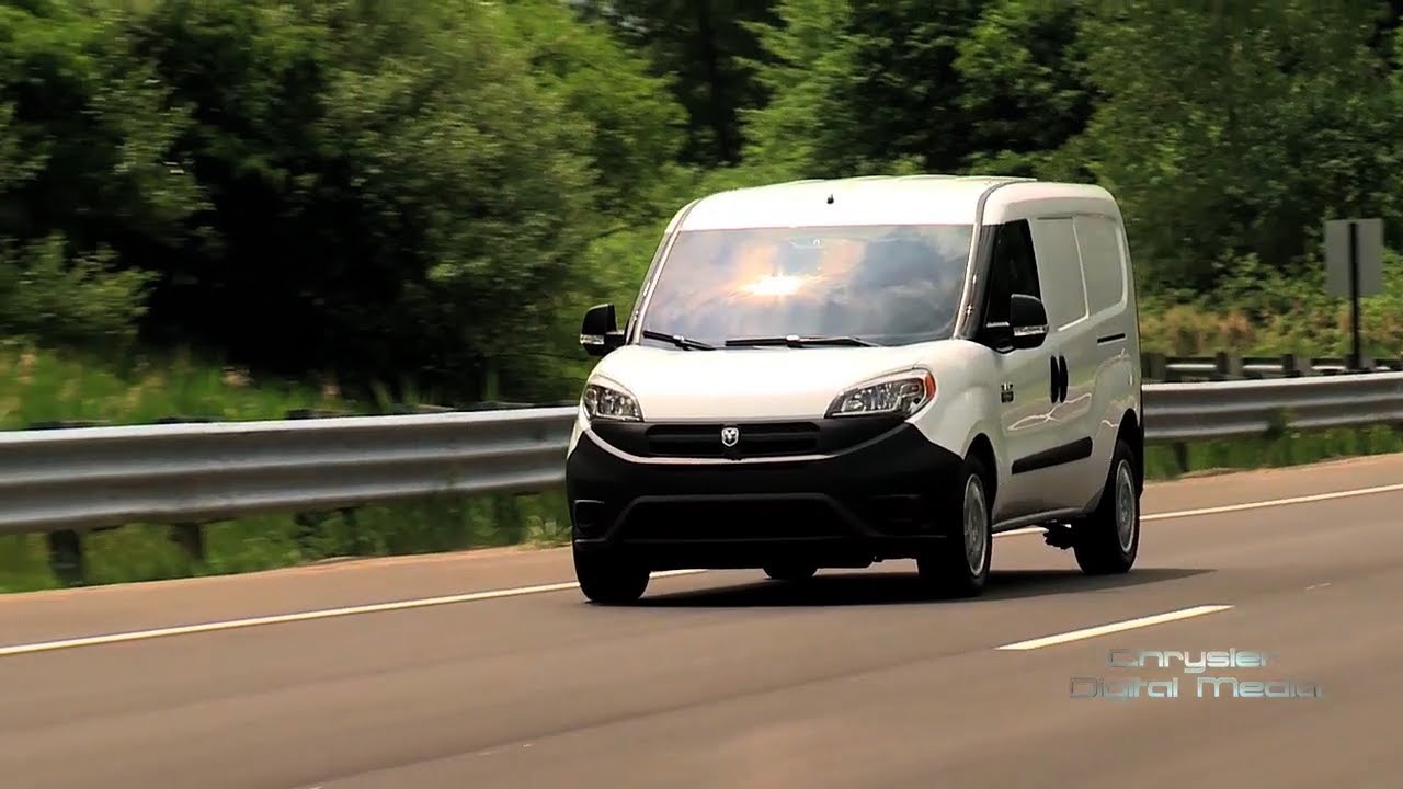 Ram ProMaster City Van 2015 года с Бобом Хегблумом и Майком Кэрнсом