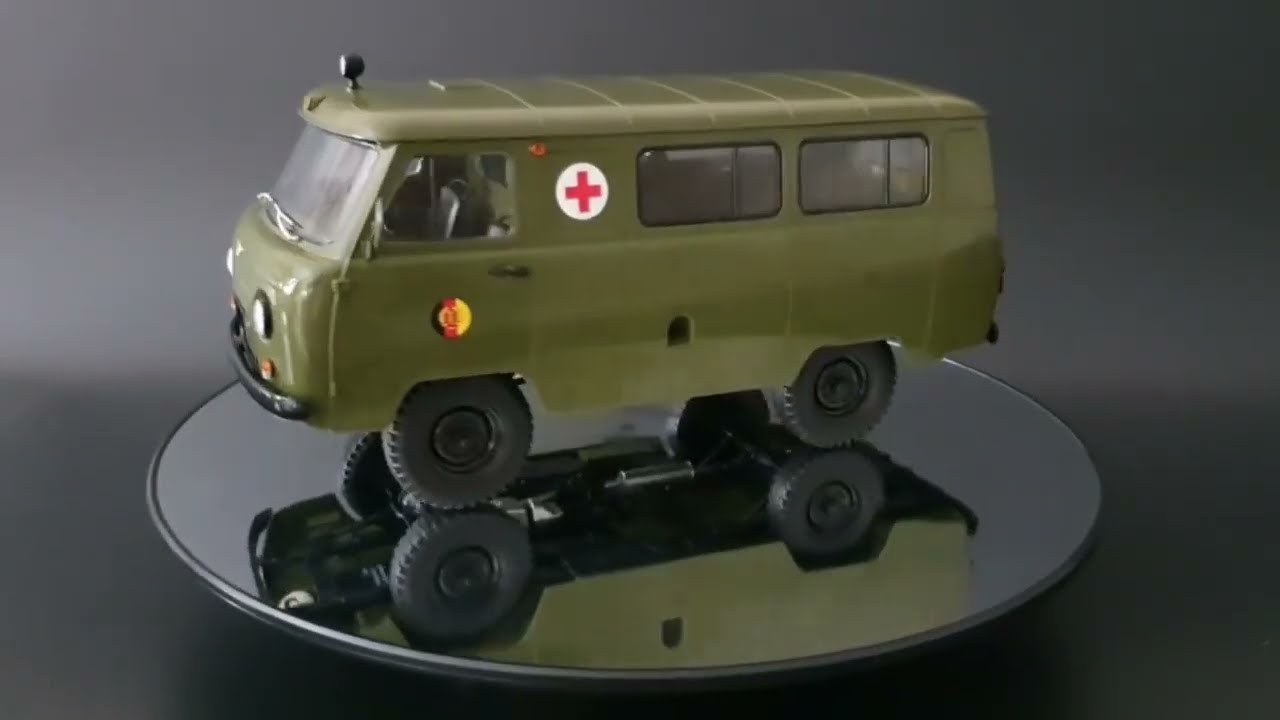 1/18 Premium ClassiXXs UAZ 452A NVA Ambulance, Soviet Russian USSR, (green) 1965-1985