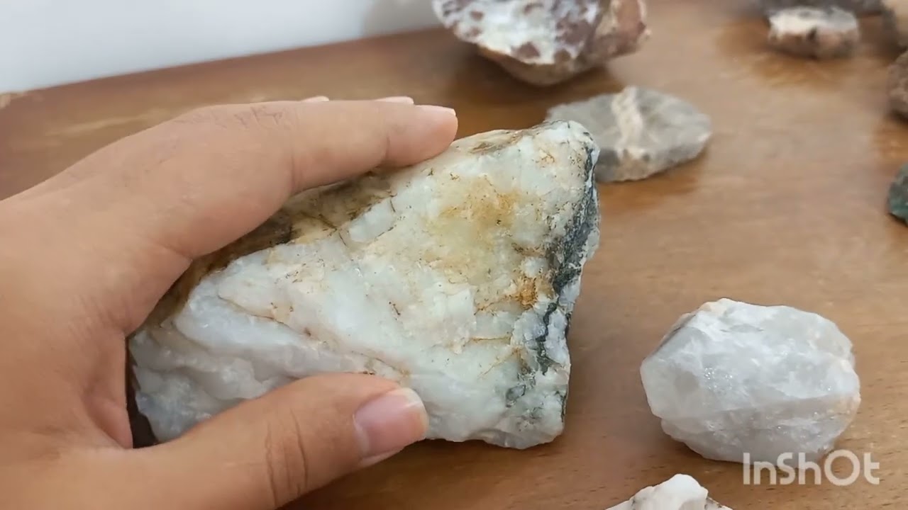 چجوری کوارتز را از عقیق تشخیص دهیم این دو سنگ نیمه قیمتی چه تفاوت‌هایی از هم دارند 🤔؟؟؟