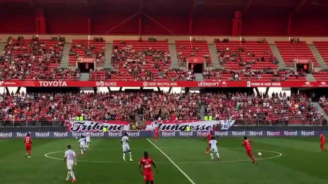 Tr&egrave;s bonne ambiance en ce d&eacute;but de match au Stade Du Hainaut ! Allez VA #VAFCAJA