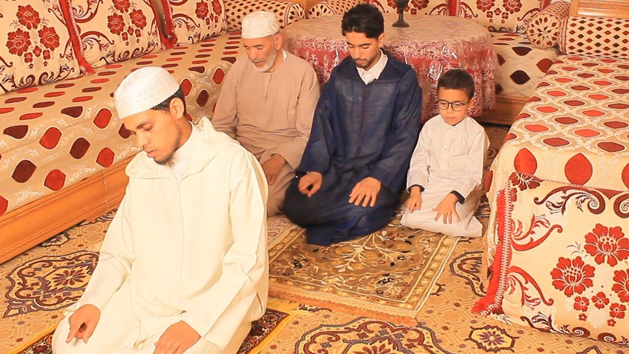 كيفية صلاة العيد في البيت بالتطبيق العملي /زوجي أبي أخي وابني