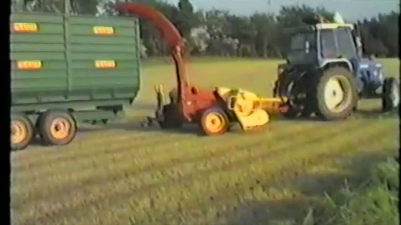 CLASSIC FORD TRACTOR SILAGE IN 1988 SCOTLAND