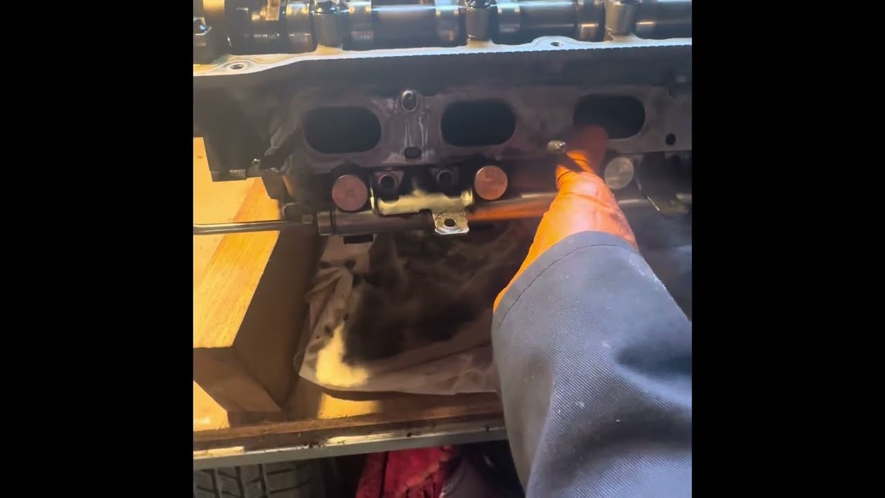 How to remove Mini N14 R56 fuel injectors