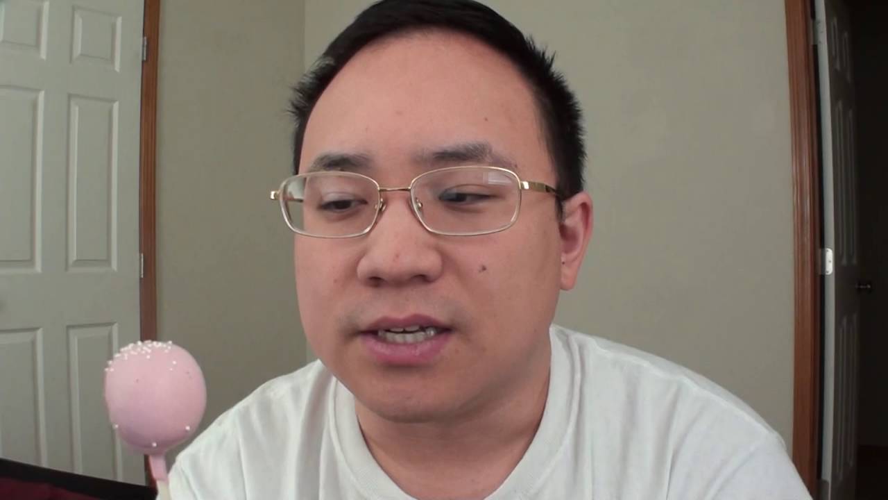 Starbucks Petites - Birthday Cake Pop Review