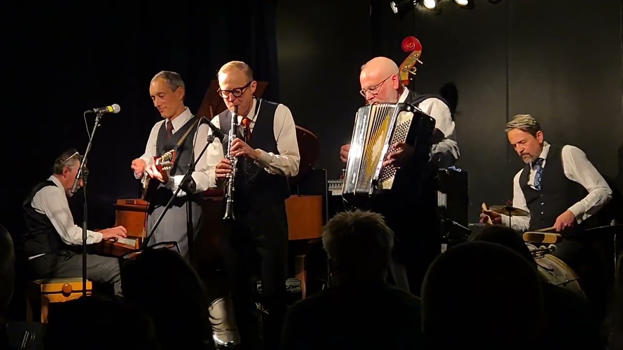 Den Flygande Bokrullen - Puternic Fuziune. Jazzbaren, Uppsala 2025.10.29