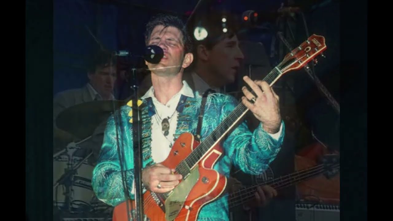 Chris Isaak and Silvertone performing 