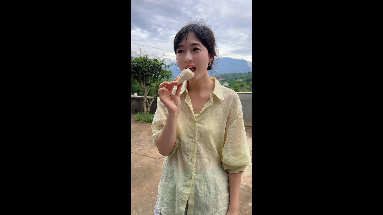 表弟在山裡給我找了個大叔，實力雄厚種了半山的青筍，挖出來就能吃