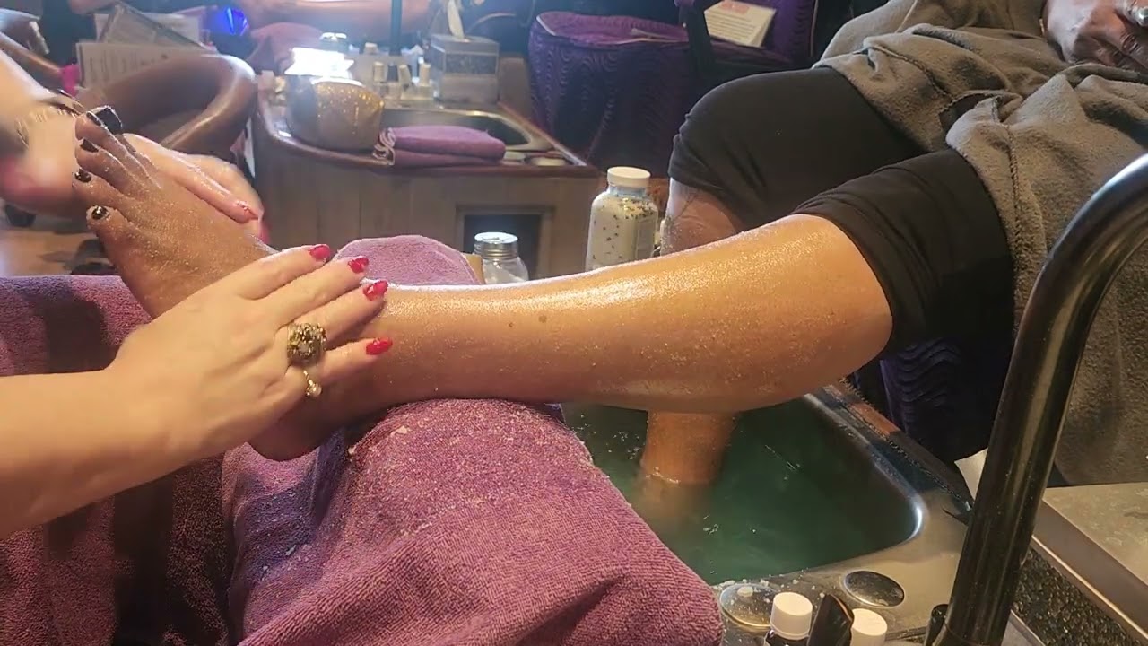 Harmony signature scrub and massage demonstration