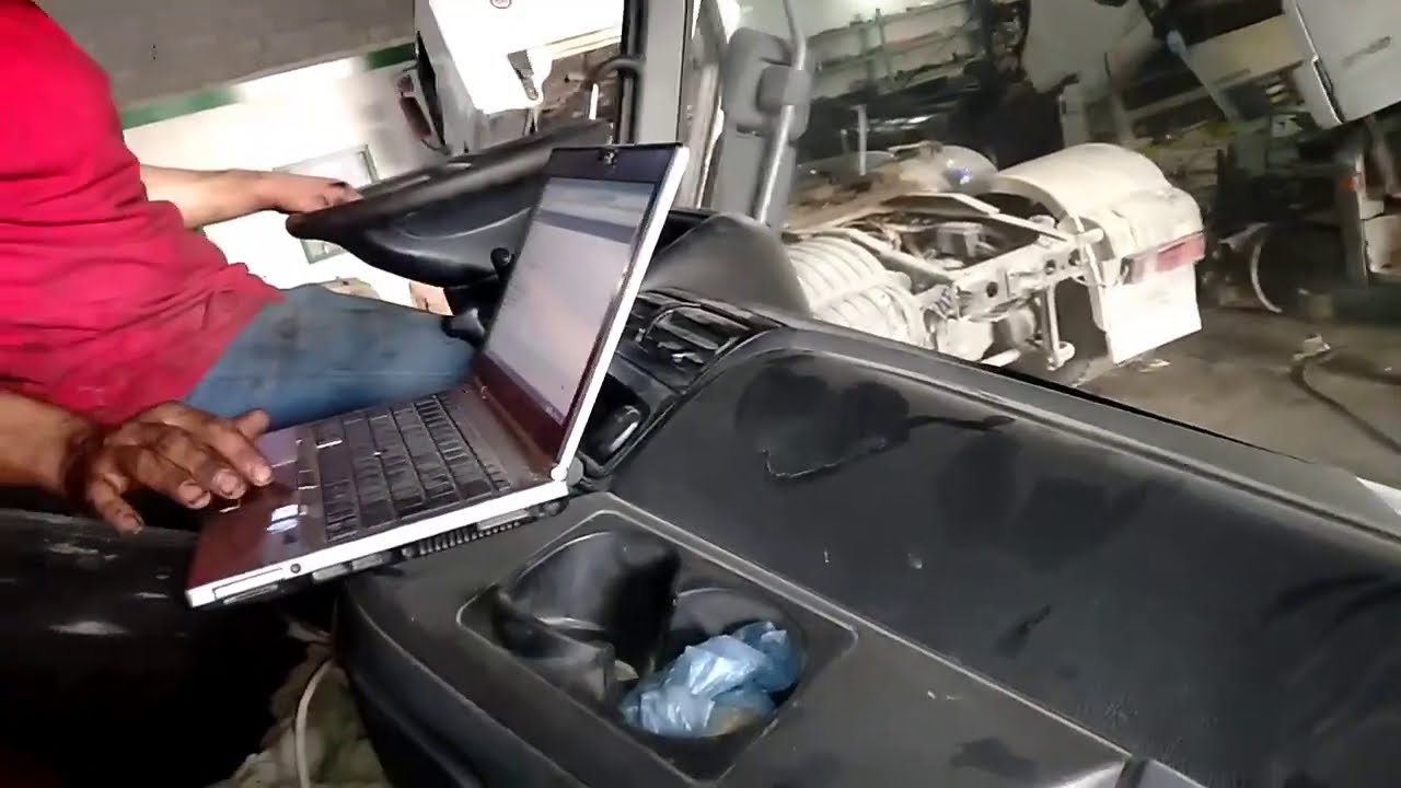 MERCEDES BENZ ACTROS 1841 OM 501 LA - 541 HOW TO REPLACE INJECTOR OR NOZZLES