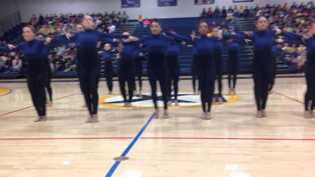 Phoenix- Pius XI varsity Poms kick line routine