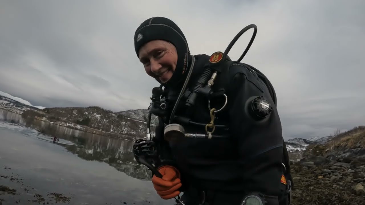 Dykking etter bl&aring;skjell i Straumen - Kv&aelig;fjord (Scuba diving for mussels)