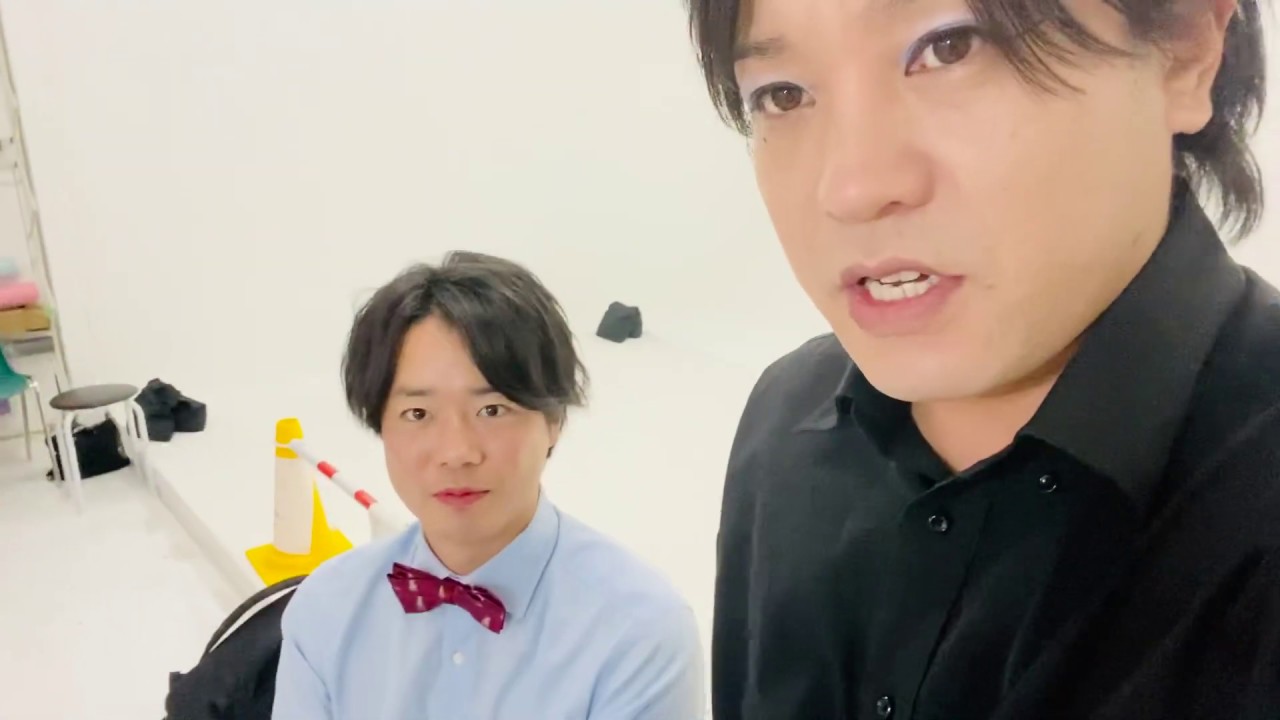 階段をかっこよく降りる動画