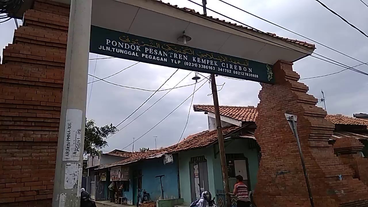 Menuju Pondok Pesantren KHAS Kempek