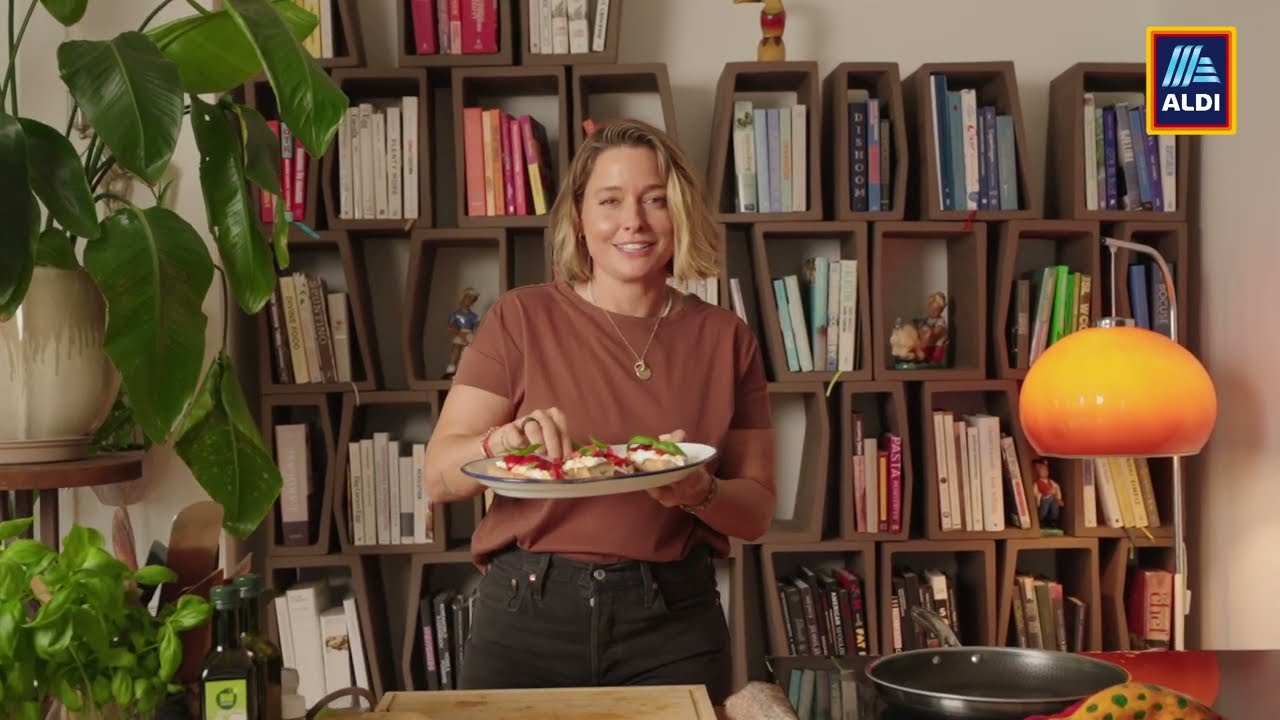 Ropogós nosztalgia stangli, citromos túróval és paradicsomsalátával | Heti ízutazás Rozinával