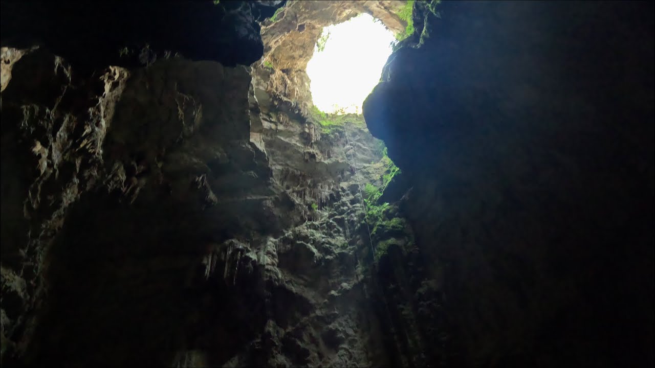 Explorando el Fondo del Sótano Grande en la Sierra Gorda de Querétaro, Cueva del Karst de la Florida