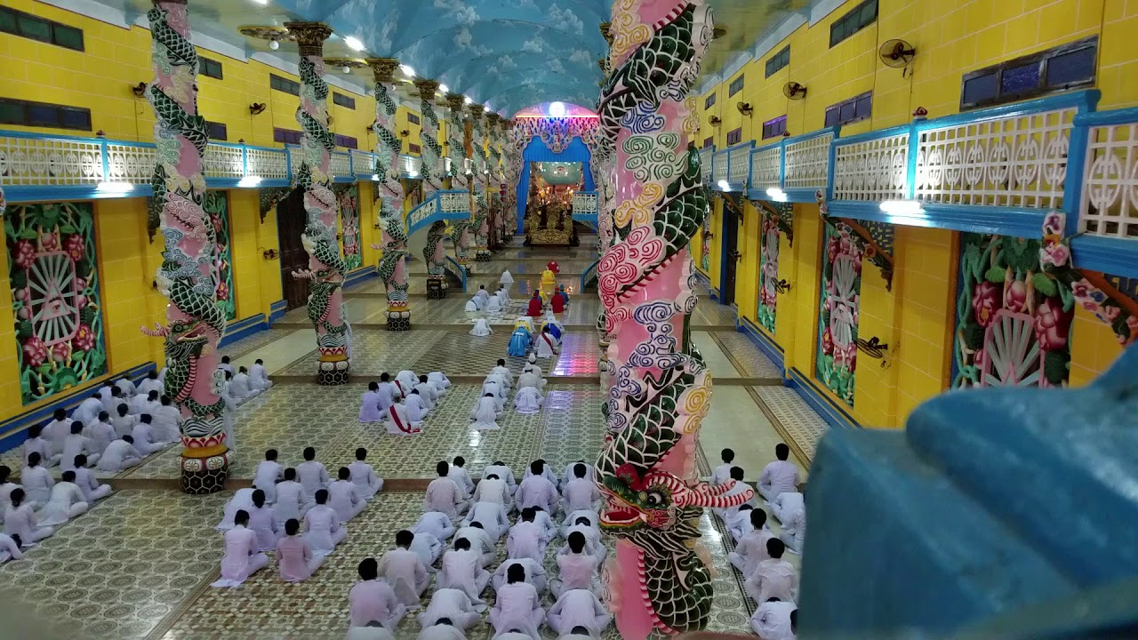 Cúng thời tại Tòa Thánh Tây Ninh