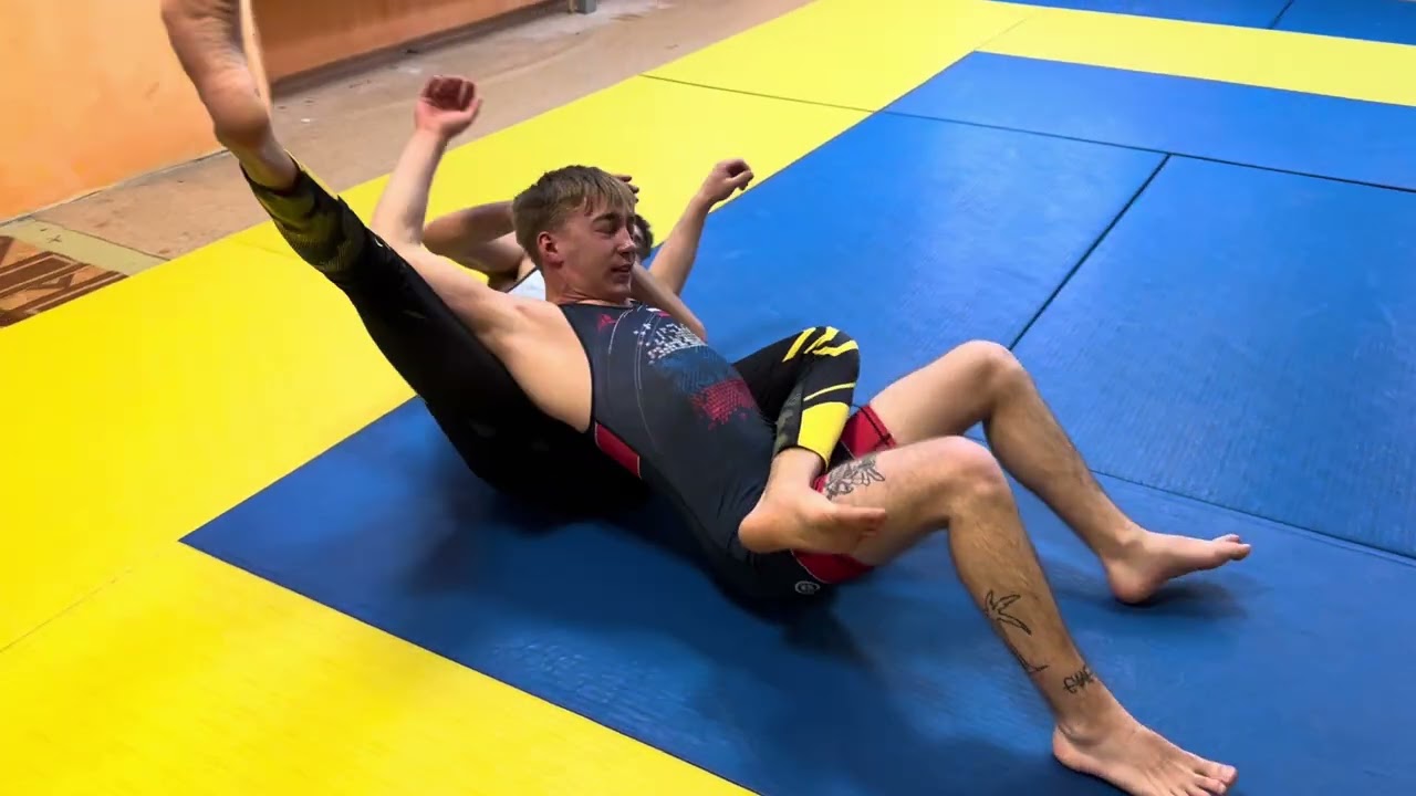 Leo vs Junior, grappling match