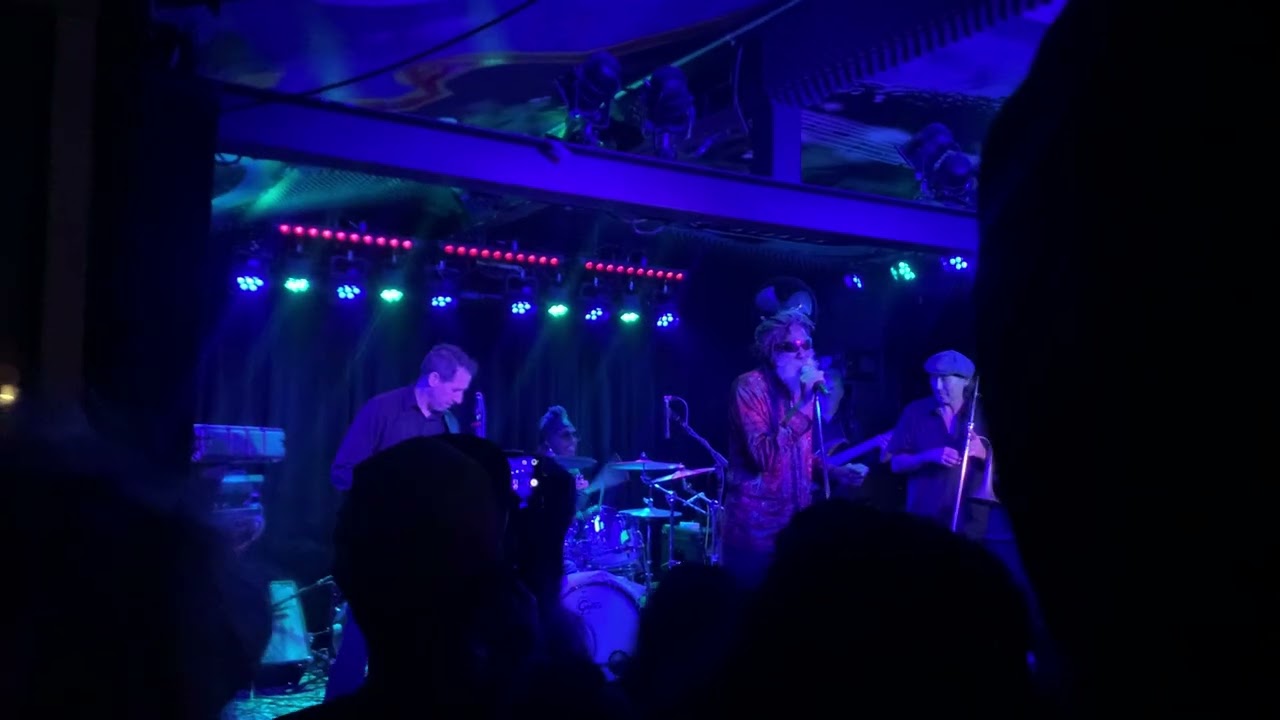 Spring Heel Skanking (Live)HQ - Don Carlos 