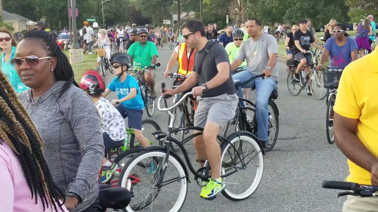 Slow Roll Detroit Bike Ride-Renaissance High School 🏫