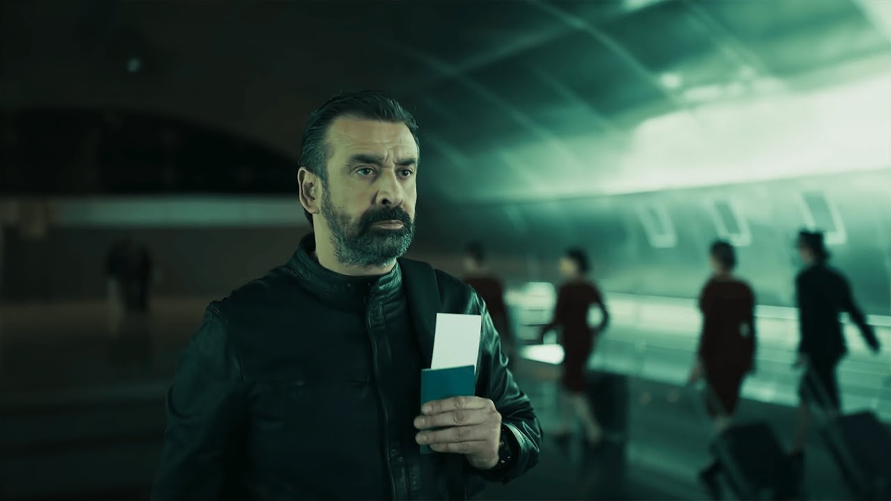 عالم آثار بيكتشف السر الحقيقي لبناء الأهرامات 😱 | ملخص فيلم المشروع X (2025)