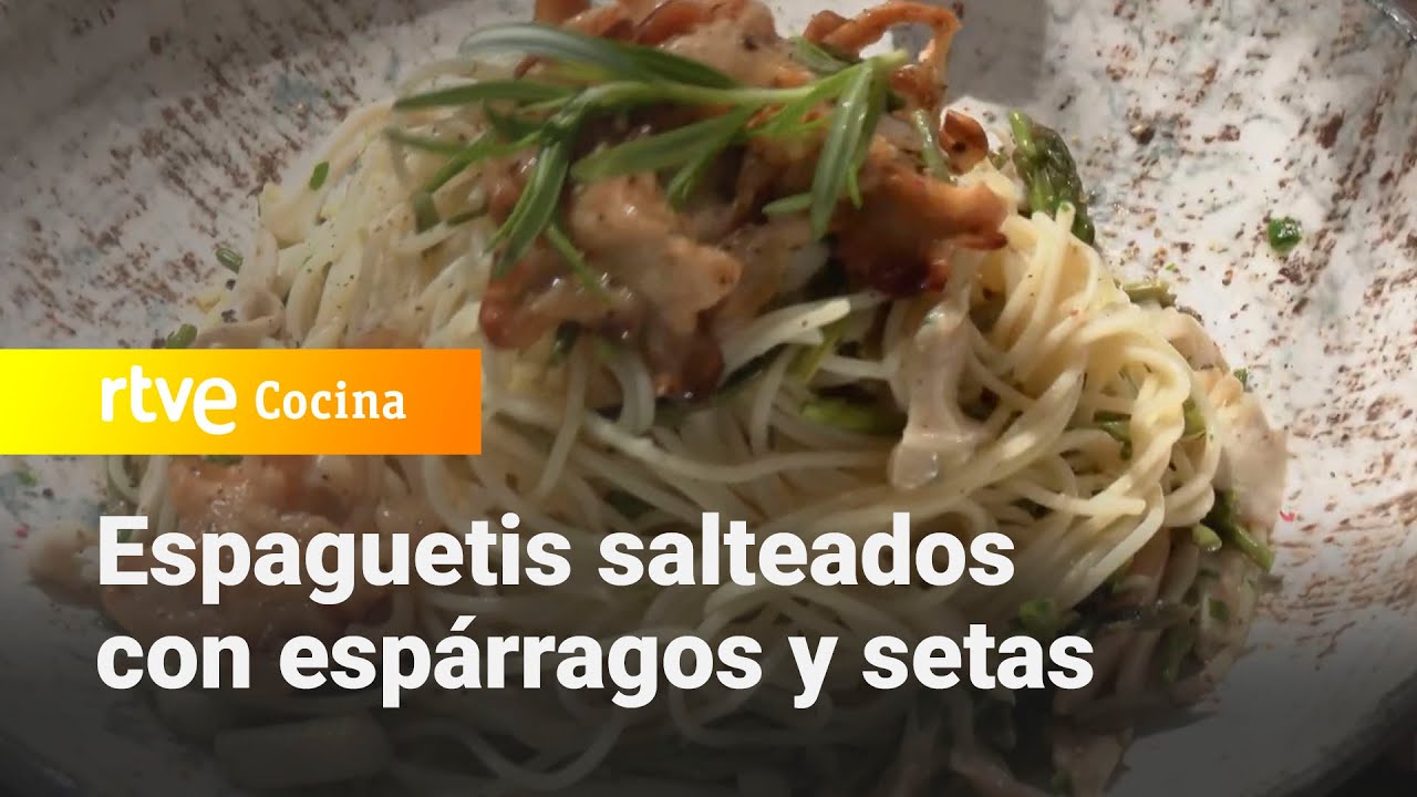 Espaguetis salteados con esp&aacute;rragos y setas - Aqu&iacute; la Tierra | RTVE Cocina