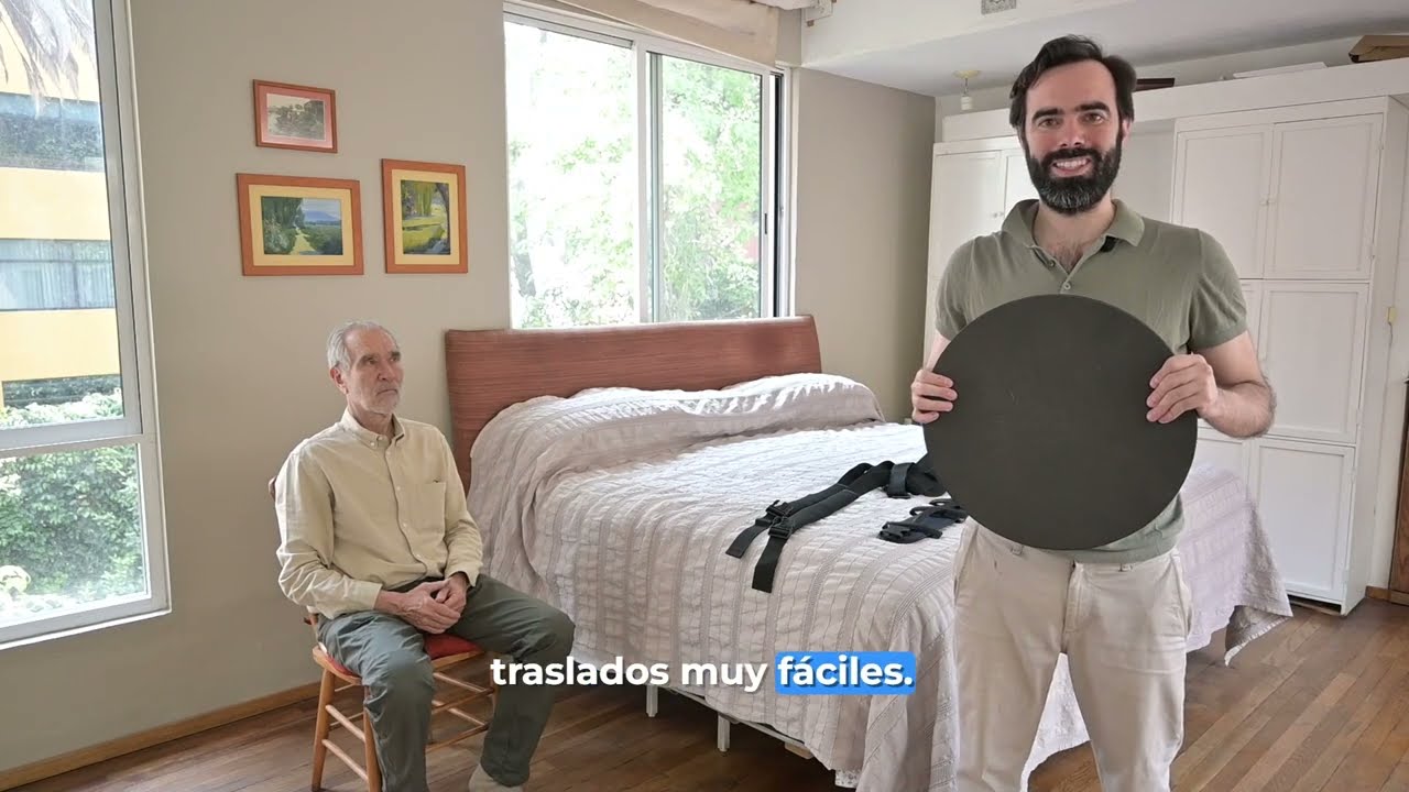 ¿Cómo mover fácilmente a una persona mayor de una silla a la cama?