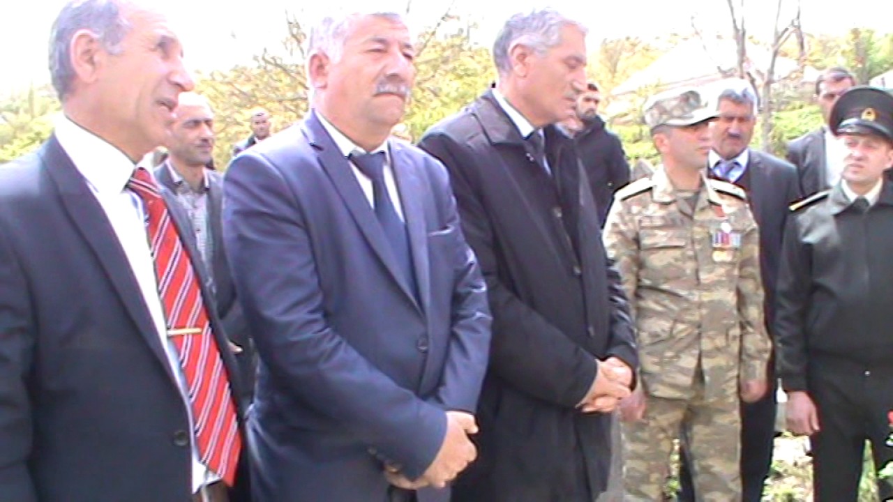 Yardımlıda şəhid Mahir İmanovun məzarı önündə.27.04.2017