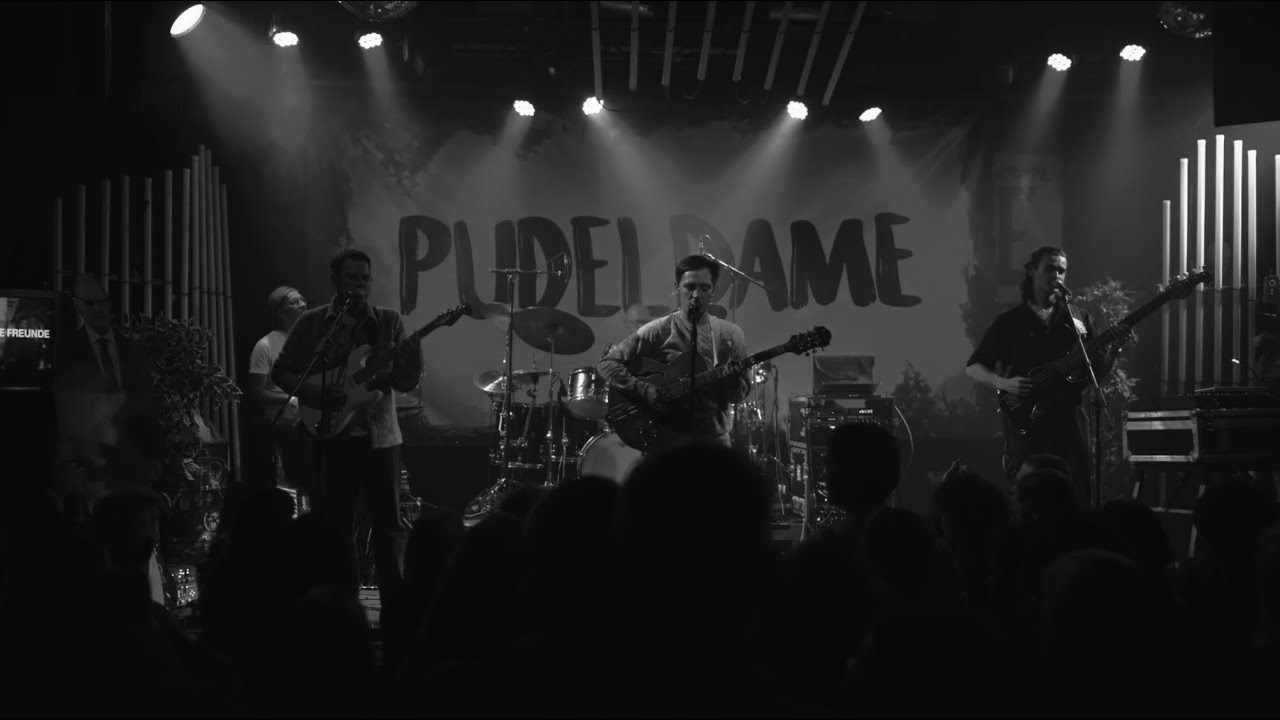 PUDELDAME - „Alle meine Freunde“ Live und nicht in Farbe