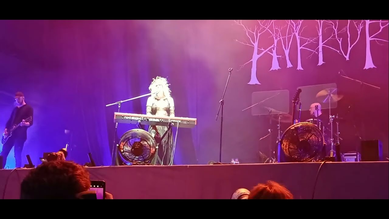Myrkur - Valkyriernes sang HD Live From Istanbul 2025