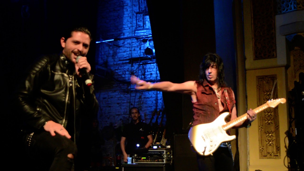 Walter Giardino Temple feat Ronnie Romero-Corte Porteño live at MDQ