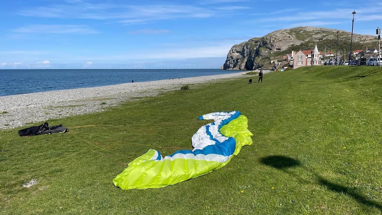 PARAGLIDING off Little Orme, Llandudno