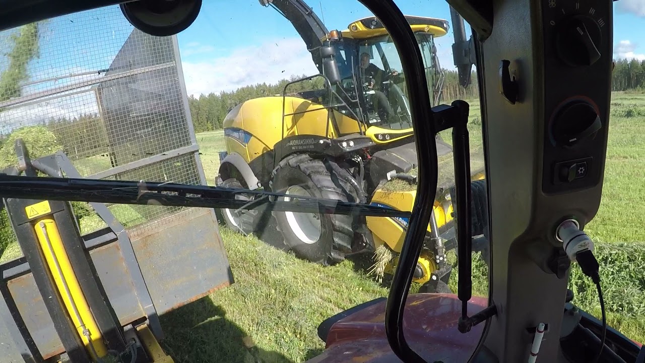 Kokoviljasäilörehun ajoa syksyltä